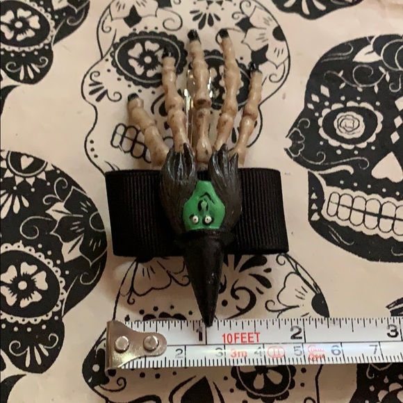 Halloween witch Hair accessory Clip Creepy hand Accessory NEW - Picture 14 of 16
